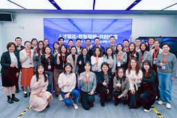 走进标杆现场，共探AI转型——凯发K8国际携手企业高管参访埃森哲智能运营中心